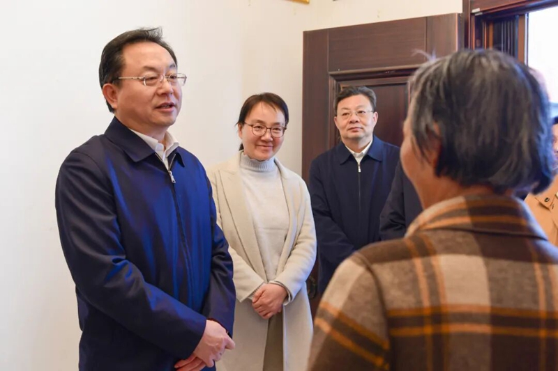 家乡厚谊遥寄 致敬栋梁之才 孙兵看望慰问新当选院士家属