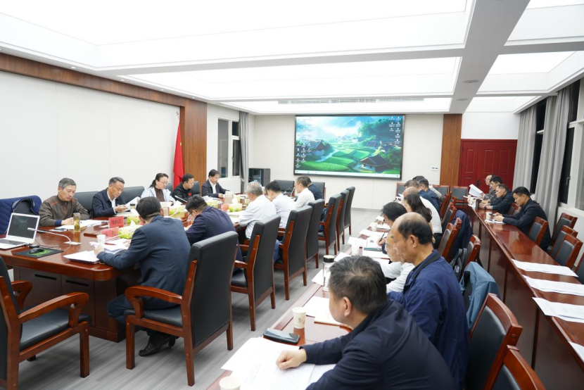 区委常委会举行树立和践行正确政绩观学习教育读书班