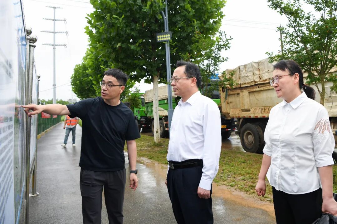 孙兵调研华容区重点项目时强调 满弓紧弦抢进度 聚链成群强产业